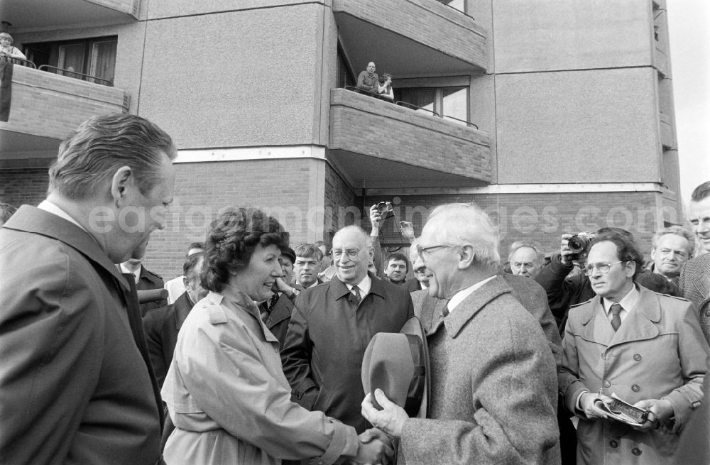 GDR photo archive: Berlin - Inauguration of Thaelmannpark with Erich Honecker, General Secretary of the SED, in Berlin
