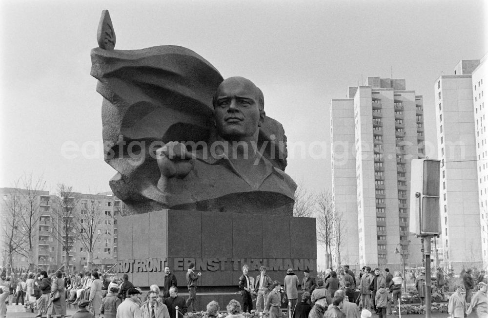 GDR image archive: Berlin - Inauguration of Thaelmannpark with Erich Honecker, General Secretary of the SED, in Berlin