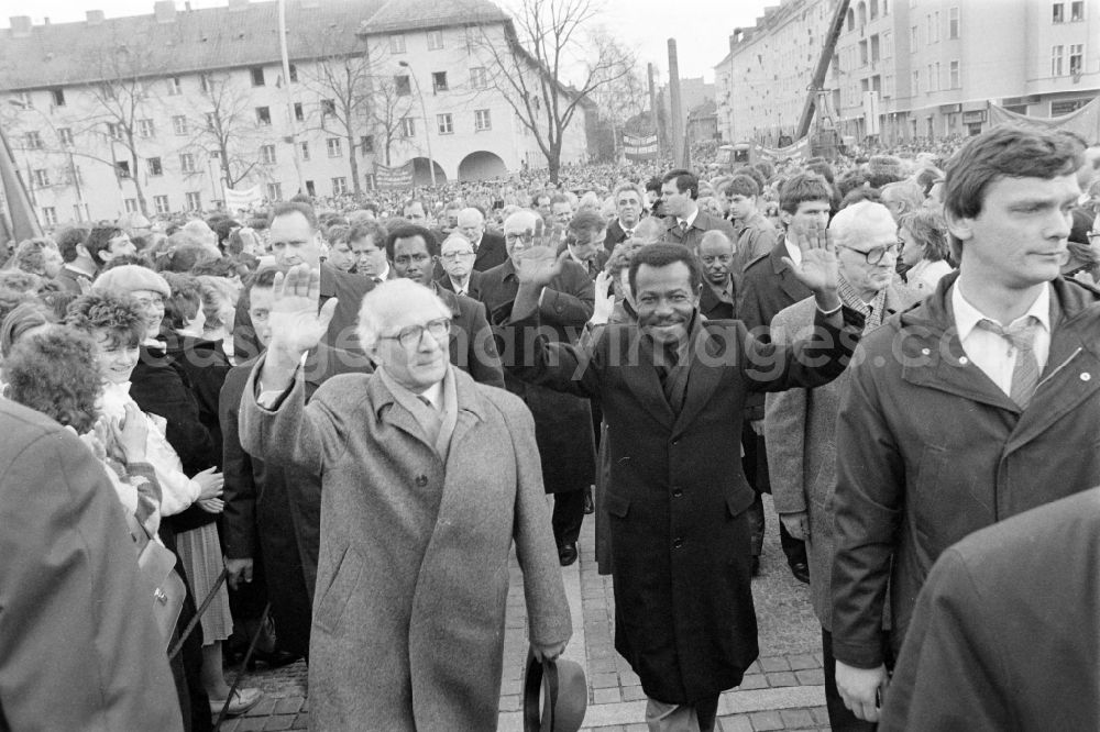 GDR photo archive: Berlin - Inauguration of Thaelmannpark with Erich Honecker, General Secretary of the SED, in Berlin