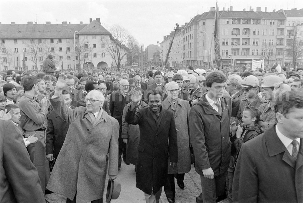 Berlin: Inauguration of Thaelmannpark with Erich Honecker, General Secretary of the SED, in Berlin