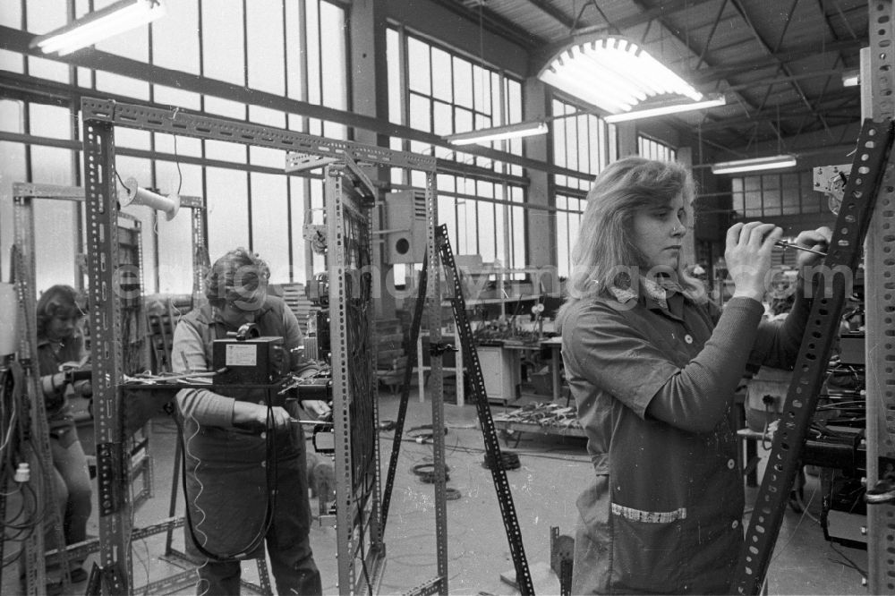 GDR photo archive: Saßnitz - Women at work in the workshop in a DDR - electric operation in Sassnitz in today's Mecklenburg-Western Pomerania
