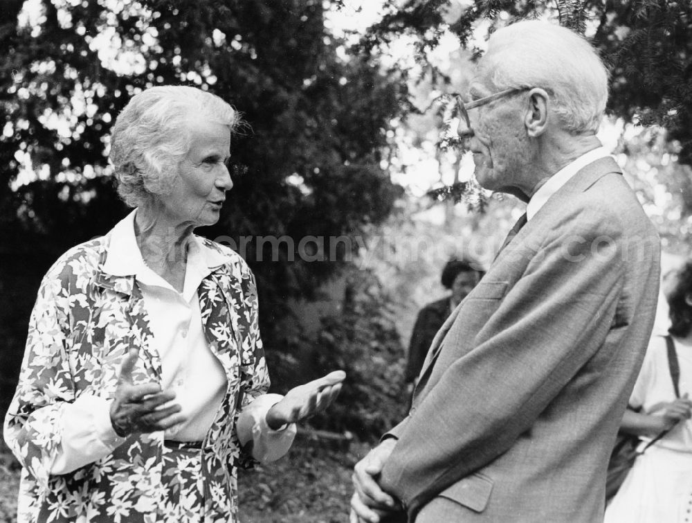 GDR photo archive: Potsdam - Emmi Bonhoeffer in talks with retired Bishop Albrecht Schoenherr on the Bornstedter Cemetery in Potsdam in East Germany