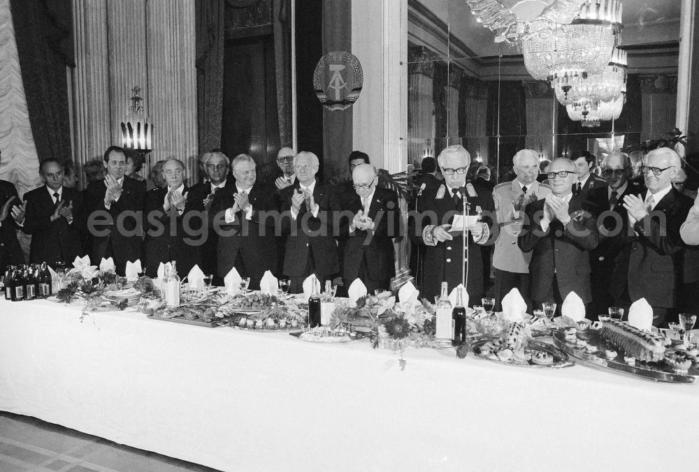 GDR image archive: Berlin - Reception in the Embassy of the USSR (Union of Soviet Socialist Republics) on the occasion of the 34th anniversary of the liberation in Berlin, the former capital of the GDR, German Democratic Republic