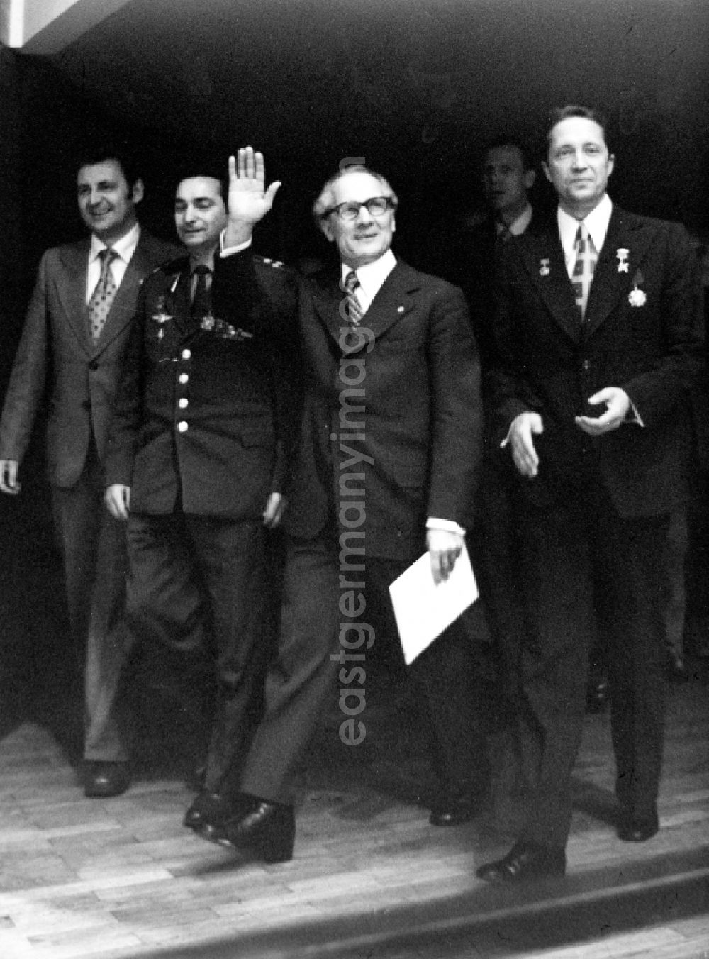 GDR photo archive: Berlin - State act and reception by astronaut Waleri Fjodorowitsch Bykowski by Erich Honecker in the district Mitte in Berlin, the former capital of the GDR, German Democratic Republic