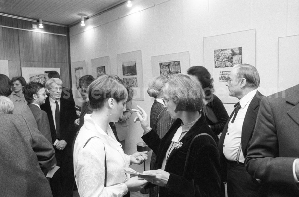 GDR picture archive: Berlin - The French cultural centre on the opening day in Berlin-Mitte