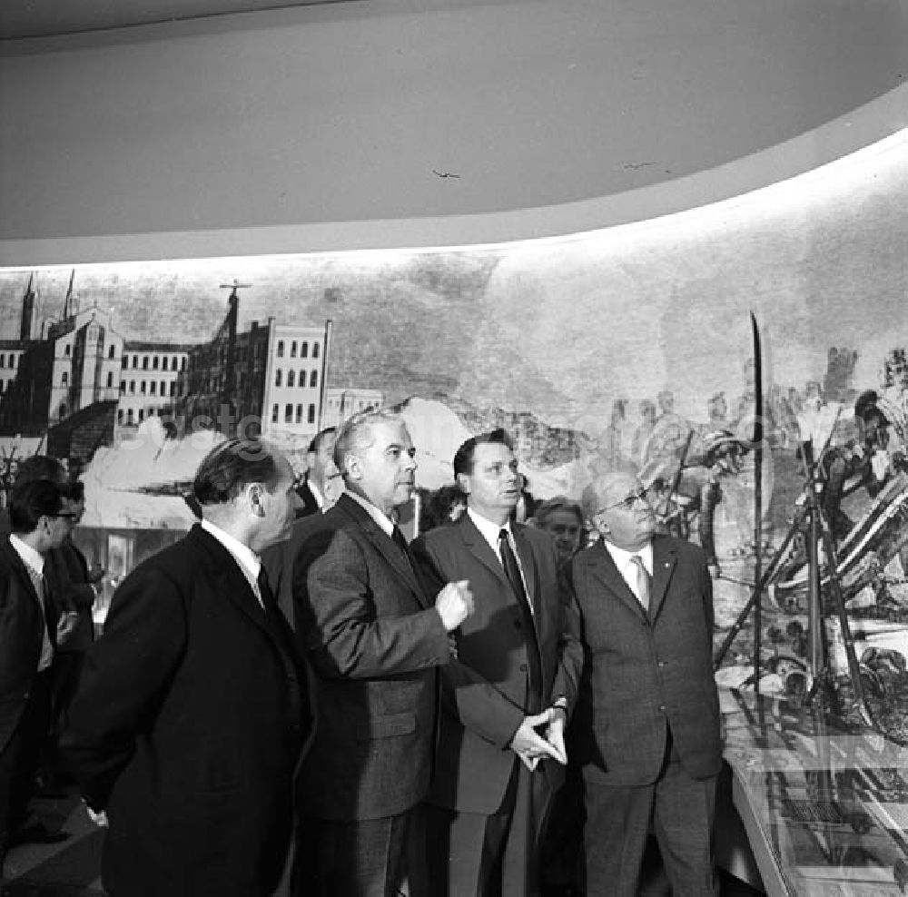 GDR photo archive: Berlin - 29.04.1986 Eröffnung der Sonderausstellung 15