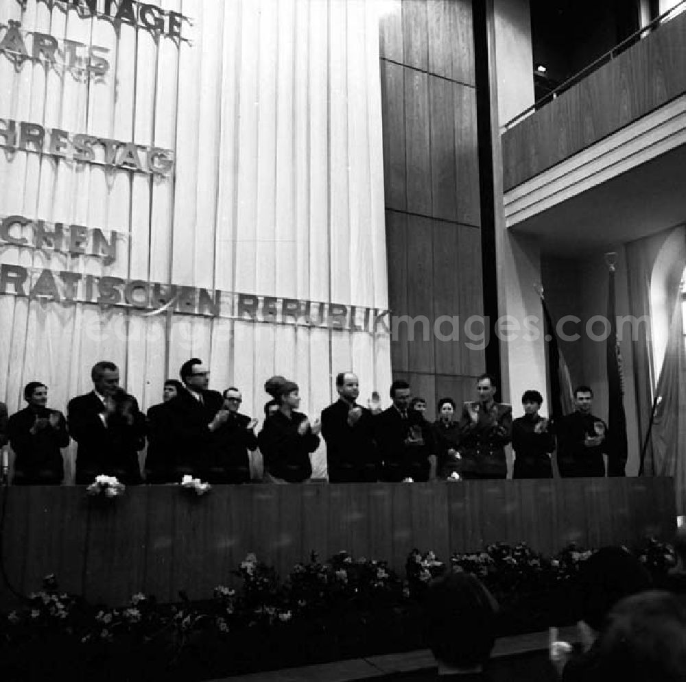 GDR picture archive: Berlin - Eröffnung der 4. Studententage in der Berliner Humboldt- Uni