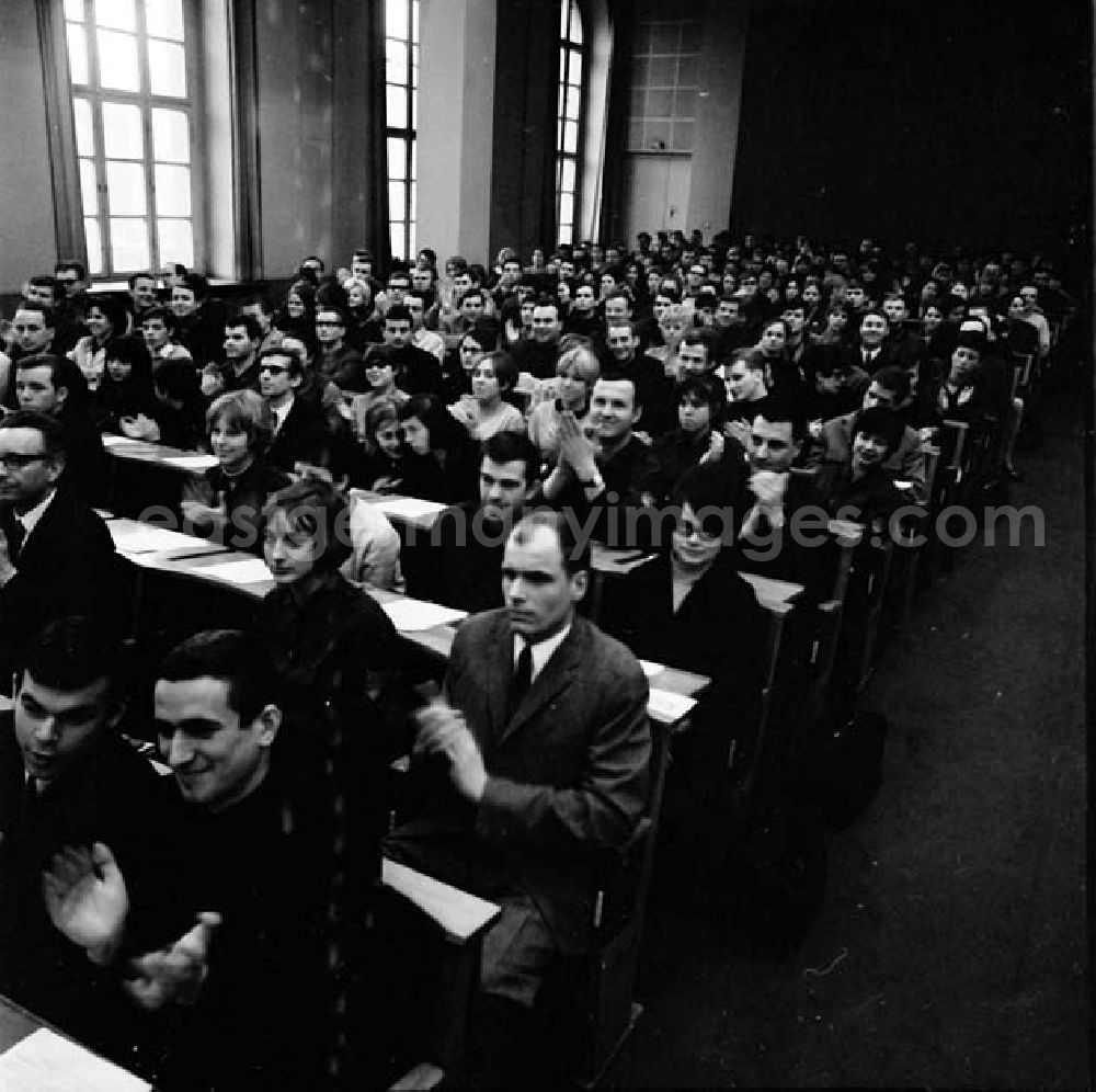 GDR photo archive: Berlin - Eröffnung der 4. Studententage in der Berliner Humboldt- Uni