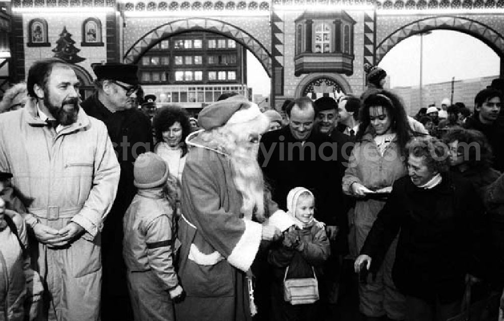 Berlin - Mitte: 24.11.1987 Eröffnung des Weihnachtsmarktes in Berlin Umschlagnr.: 1297