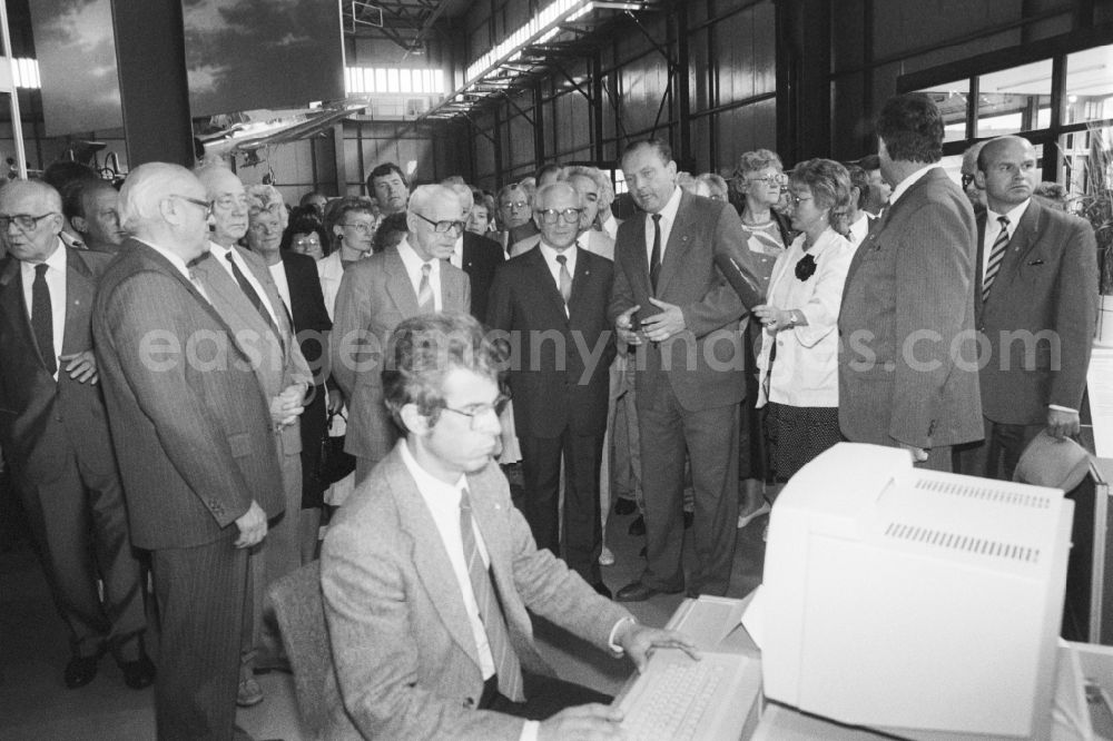 GDR photo archive: Markkleeberg - Erich Honecker (1912 - 1994) at the opening of the agricultural exhibition AGRA 89 in Markkleeberg in Saxony in the area of the former GDR, German Democratic Republic