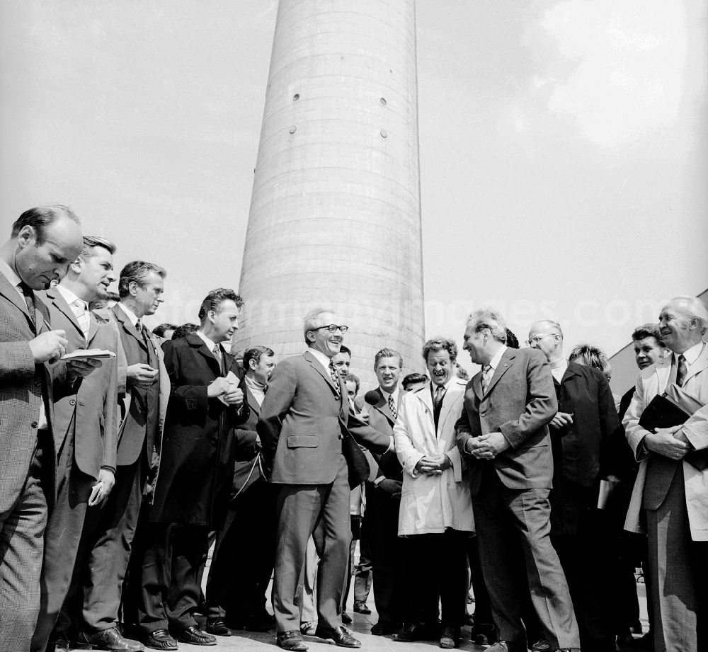 GDR picture archive: Berlin - Erich Honecker, secretary general of the central committee ZK of the SED socialist united party of Germany and chairpersons of the council of state visited building sites and facilities of the house building in the capital of Berlin, the former capital of the GDR, German democratic republic. Here in the Berlin television tower in the centre of the East Berlin