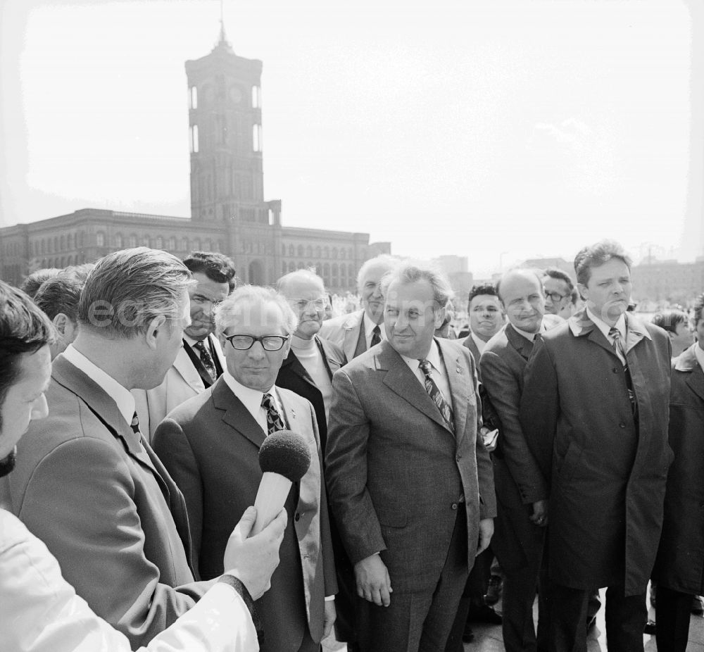 GDR image archive: Berlin - Erich Honecker, secretary general of the central committee ZK of the SED socialist united party of Germany and chairpersons of the council of state visited building sites and facilities of the house building in the capital of Berlin, the former capital of the GDR, German democratic republic. Here in the Berlin television tower in the centre of the East Berlin