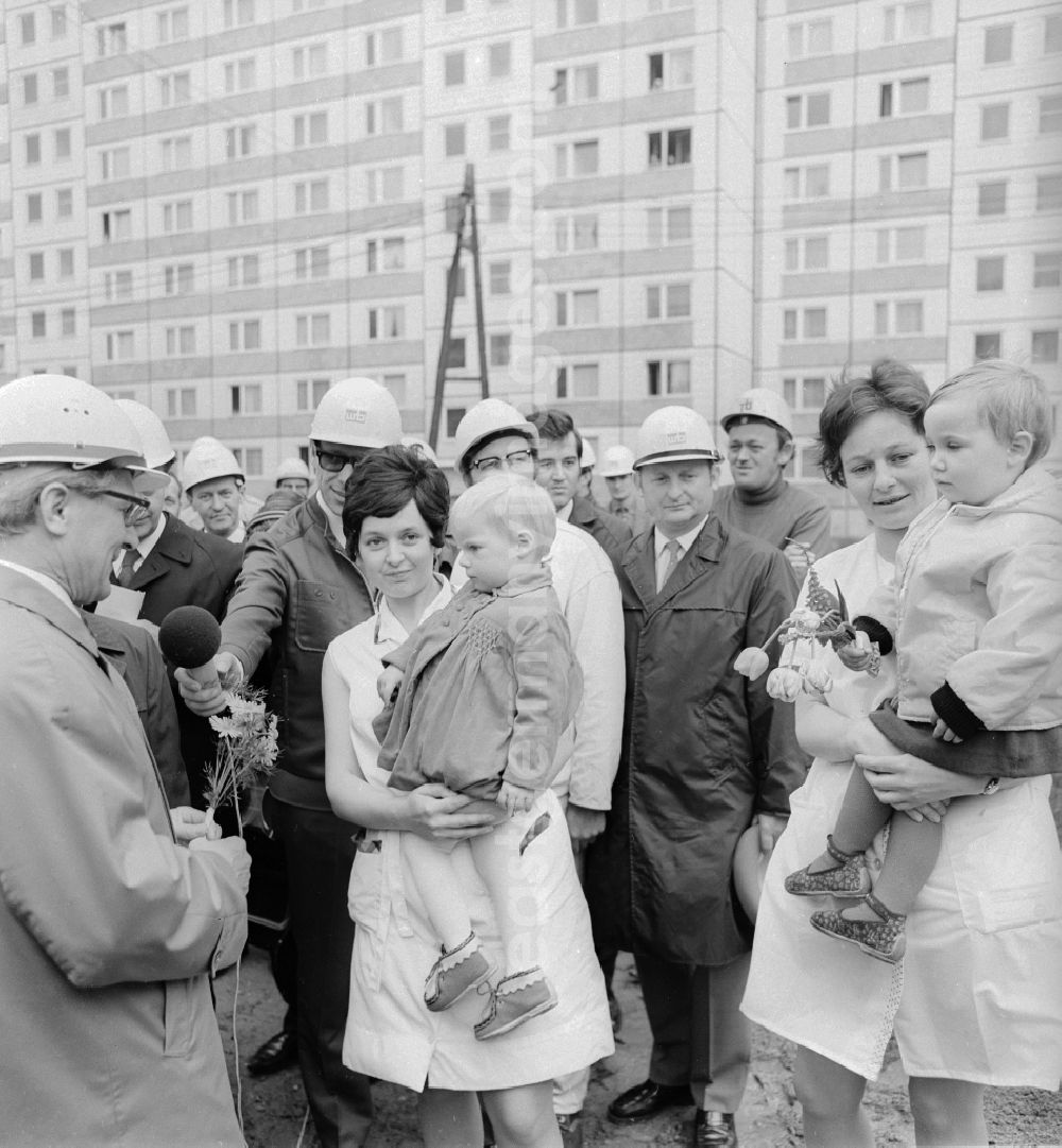 GDR photo archive: Berlin - Erich Honecker, secretary general of the central committee ZK of the SED socialist united party of Germany and chairpersons of the council of state visited building sites and kindergarten facilities of the house building of combine in the Amtsfeld - today Allende Viertel - in Berlin - Koepenick, the former capital of the GDR, German democratic republic