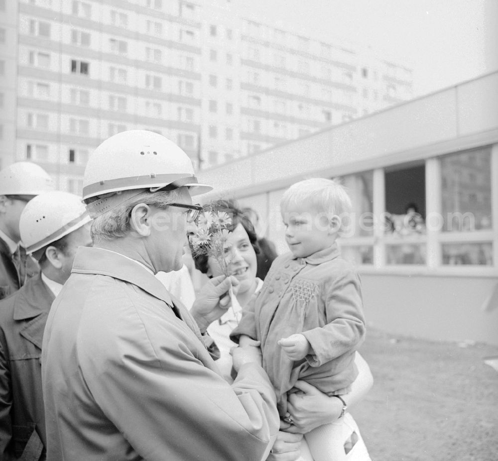 GDR photo archive: Berlin - Erich Honecker, secretary general of the central committee ZK of the SED socialist united party of Germany and chairpersons of the council of state visited building sites and kindergarten facilities of the house building of combine in the Amtsfeld - today Allende Viertel - in Berlin - Koepenick, the former capital of the GDR, German democratic republic