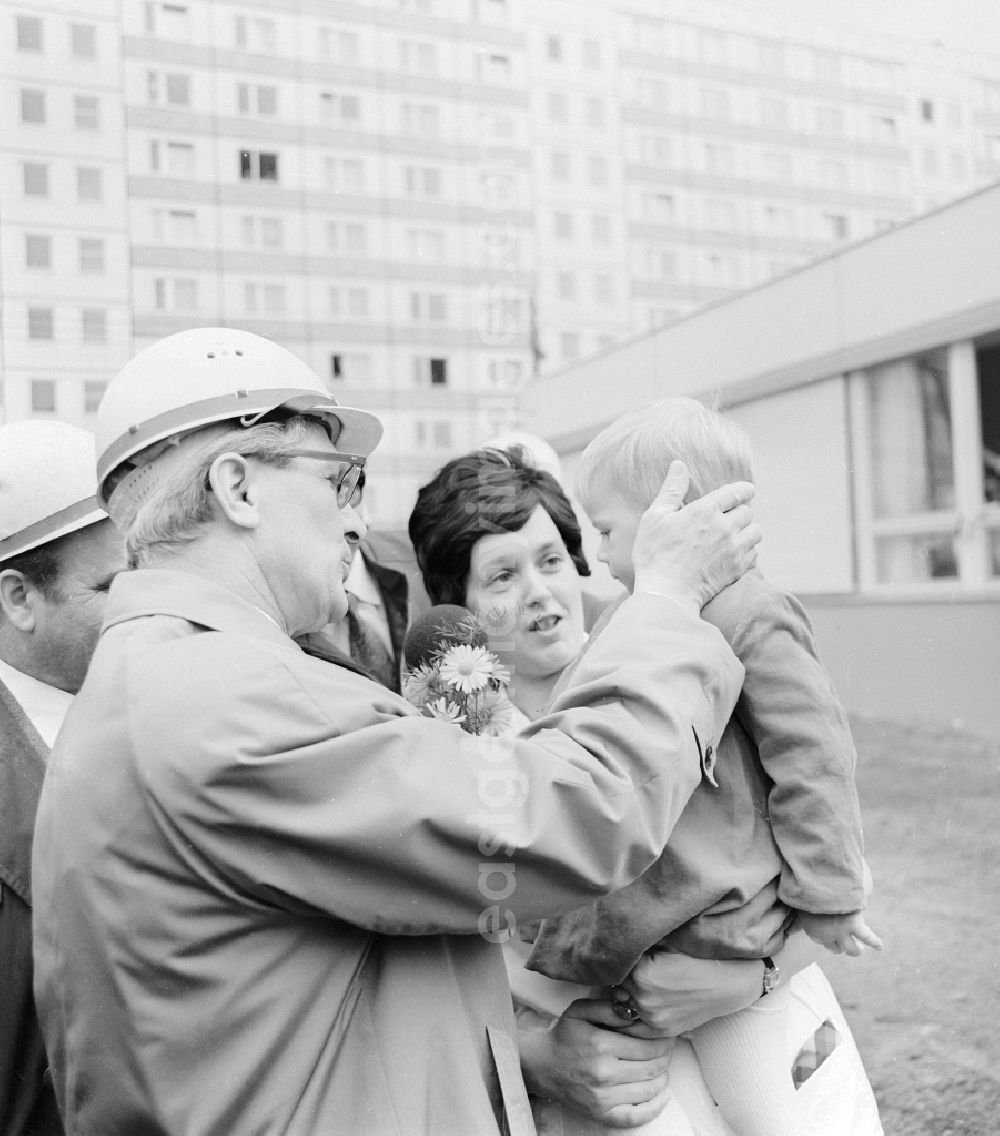 GDR picture archive: Berlin - Erich Honecker, secretary general of the central committee ZK of the SED socialist united party of Germany and chairpersons of the council of state visited building sites and kindergarten facilities of the house building of combine in the Amtsfeld - today Allende Viertel - in Berlin - Koepenick, the former capital of the GDR, German democratic republic