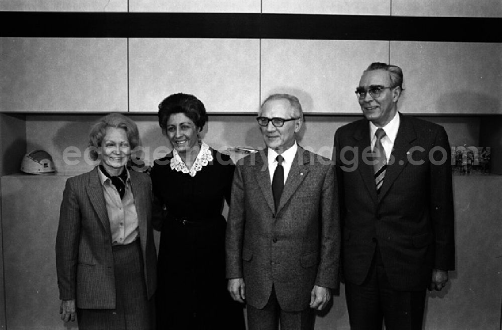 Berlin: Erich Honecker empfängt Dr. A. Ratebzad - Mitglieder des Politbüros des Zentralkomitees der Demokratischen Vollkspartei Afganistan. (23