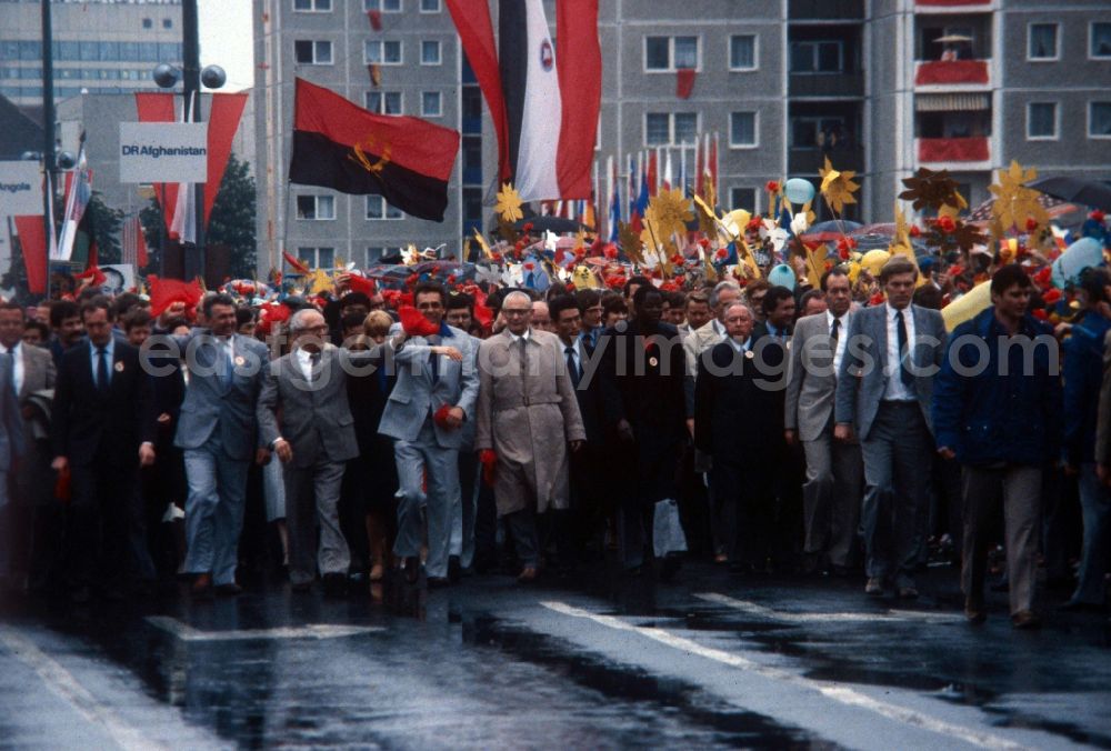 Potsdam: Erich Honecker, Egon Krenz and Erich Mielke, the GDR peace march in Potsdam in today's Brandenburg
