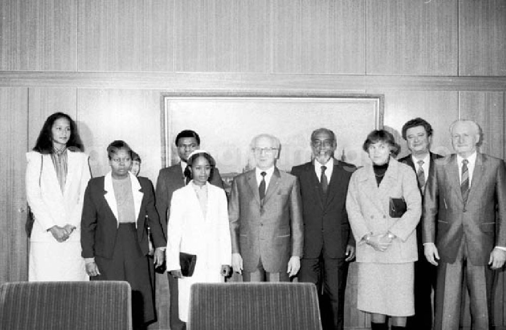 GDR image archive: Berlin - Erich Honecker empfing Mitglied der Frelimo-Führung Marcelino dos Santos aus Mocambique.
