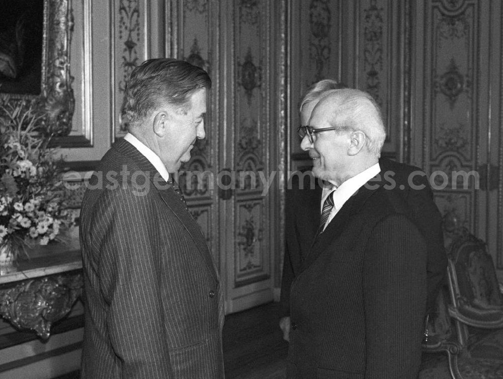 GDR photo archive: Paris - Erich Honecker, Vorsitzender des Staatsrates DDR, im Gespräch mit Jean Bernard Raimond, Außenminister Frankreich, in Paris im Elysee-Palast.