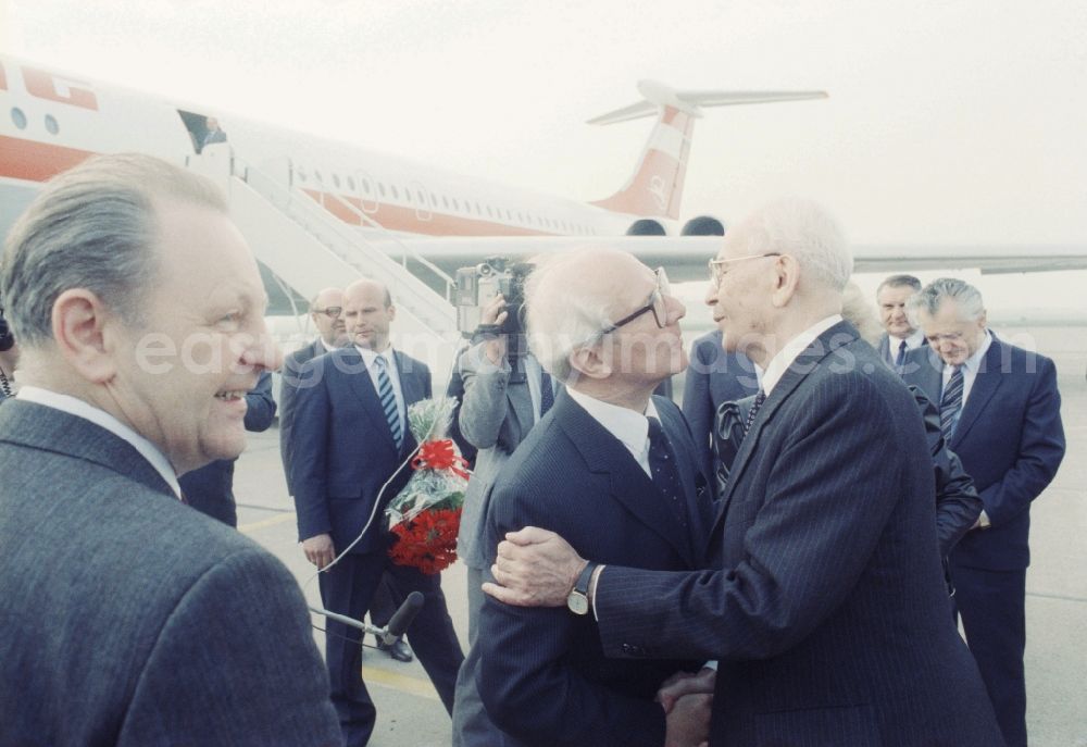 GDR image archive: Prag - Erich Honecker and Gustav Husak during arrival for a state visit at the airport in Prague in the Czech Republic, the former Czechoslovakia