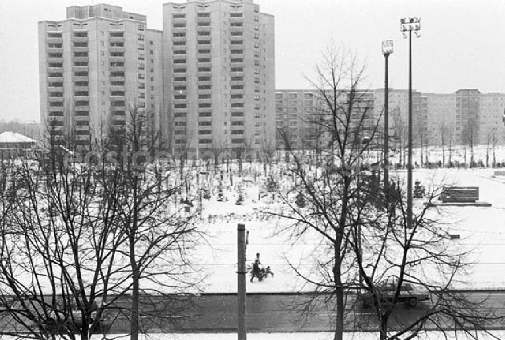 GDR image archive: Berlin - 23.12.1986 Ernst-Thälmann Park im Prenzlauer Berg.