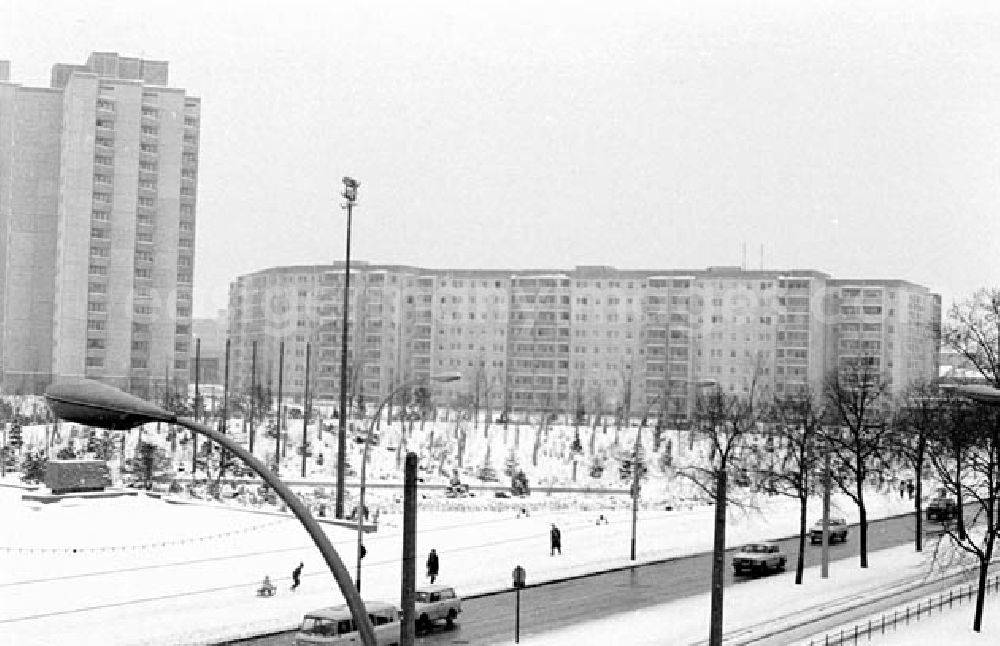 GDR picture archive: Berlin - 23.12.1986 Ernst-Thälmann Park im Prenzlauer Berg.