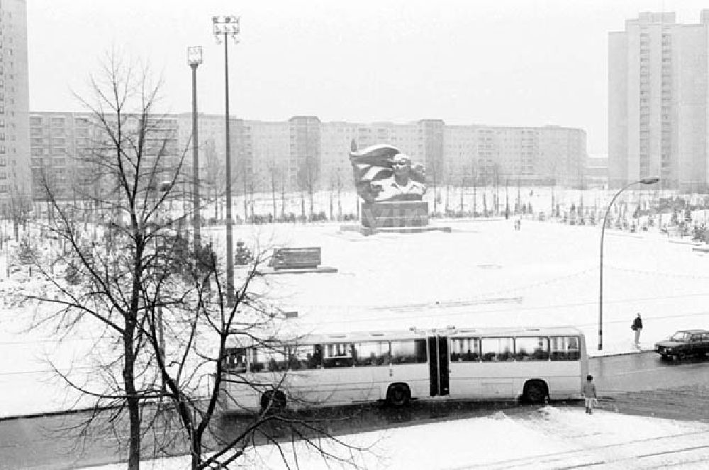 Berlin: 23.12.1986 Ernst-Thälmann Park im Prenzlauer Berg.