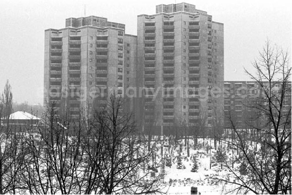 GDR photo archive: Berlin - 23.12.1986 Ernst-Thälmann Park im Prenzlauer Berg.