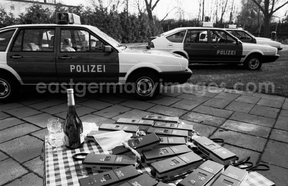 GDR image archive: - Erste Polizeiautos im Land Brandenburg übergeben Umschlagnummer: 7231
