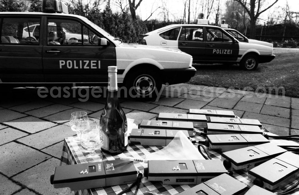 GDR photo archive: - Erste Polizeiautos im Land Brandenburg übergeben Umschlagnummer: 7231