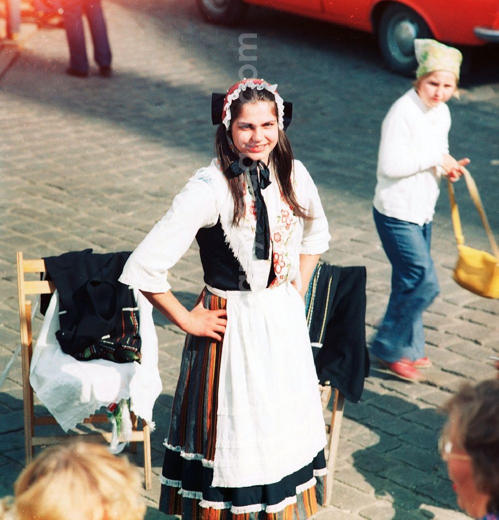 GDR picture archive: Rostock - The first Mecklenburg folklore festival in 198