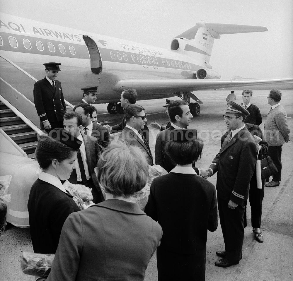 GDR picture archive: Schönefeld - The occupying on the first flight with the Trident 1E YI-AEA of the airline of Iraqi airways on the line Bagdad-Berlin on the airport of Berlin - Schoenefeld (SXF) in Schoenefeld in the federal state Brandenburg in the area of the former GDR, German democratic republic