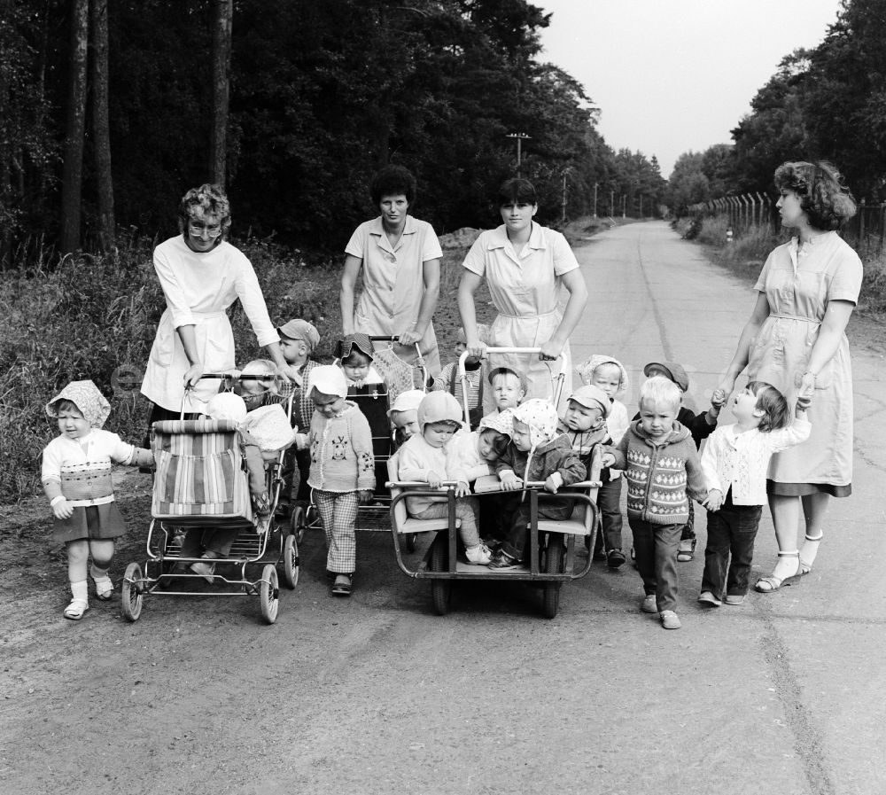 GDR image archive: Prora - Educators take the nursery school children for a walk in Prora in the federal state Mecklenburg-Vorpommern on the territory of the former GDR, German Democratic Republic