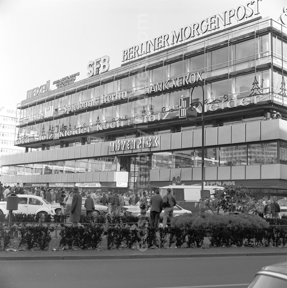 GDR picture archive: Berlin - Charlottenburg - The Europe Center is a complex of buildings at Breitscheidplatz in Berlin-Charlottenburg. Here in outdoor advertising for Berlin-based companies such as the Berliner Morgenpost, the SFB, Mövenpick and others