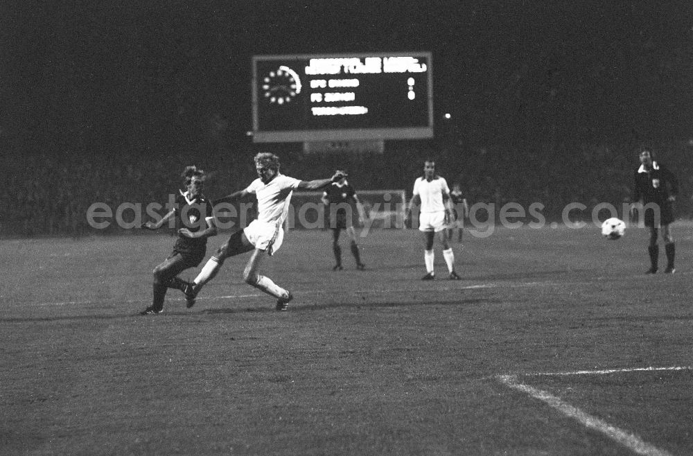 Berlin: European Cup of the national champions, season 1981/82 between the BFC Dynamo and the FC Zurich in the Friedrich-Ludwig-Jahn-Sportpark, in Berlin, the former capital of the GDR, German Democratic Republic