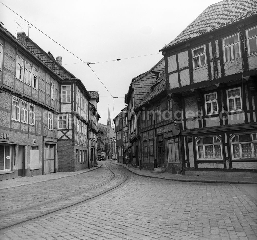 GDR photo archive: Halberstadt - Half-timbered facade and building front on Dominikanerstrasse in Halberstadt in the state Saxony-Anhalt on the territory of the former GDR, German Democratic Republic