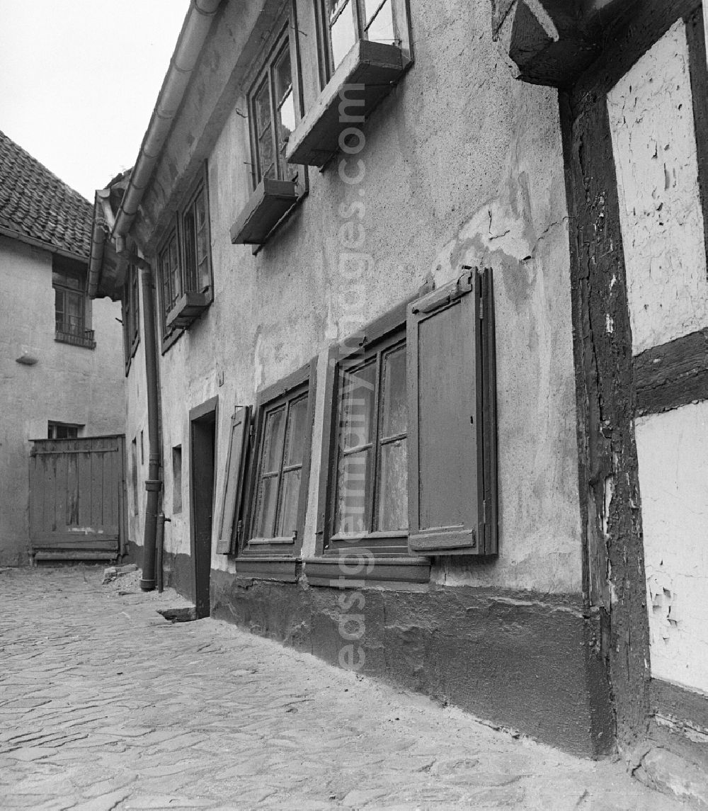 GDR image archive: Halberstadt - Half-timbered facade and building front Grauer Hof in Halberstadt in the state Saxony-Anhalt on the territory of the former GDR, German Democratic Republic