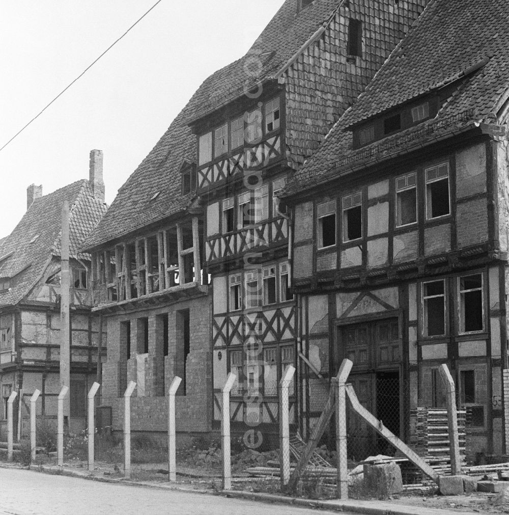 GDR photo archive: Halberstadt - Half-timbered facade and building front an der Groeperstrasse in Halberstadt in the state Saxony-Anhalt on the territory of the former GDR, German Democratic Republic