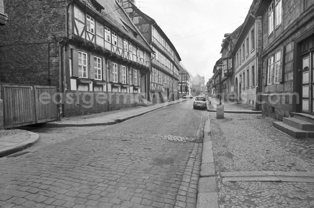 GDR image archive: Halberstadt - Half-timbered facade and building front on street Walther-Rathenau-Strasse in Halberstadt, Saxony-Anhalt on the territory of the former GDR, German Democratic Republic