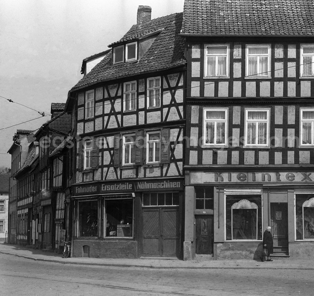 GDR photo archive: Halberstadt - Half-timbered facade and building front am Johannesbrunnen in Halberstadt in the state Saxony-Anhalt on the territory of the former GDR, German Democratic Republic