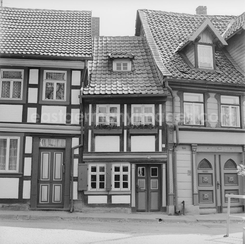 GDR image archive: Wernigerode - Traditional half-timbered houses on the market square in Wernigerode in the federal state of Saxony-Anhalt on the territory of the former GDR, German Democratic Republic