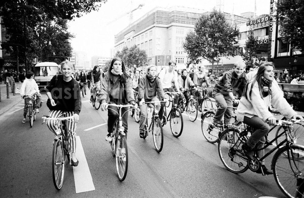 GDR image archive: - Fahrrad-Demo am Wittenbergplatz Umschlagnummer: 7743