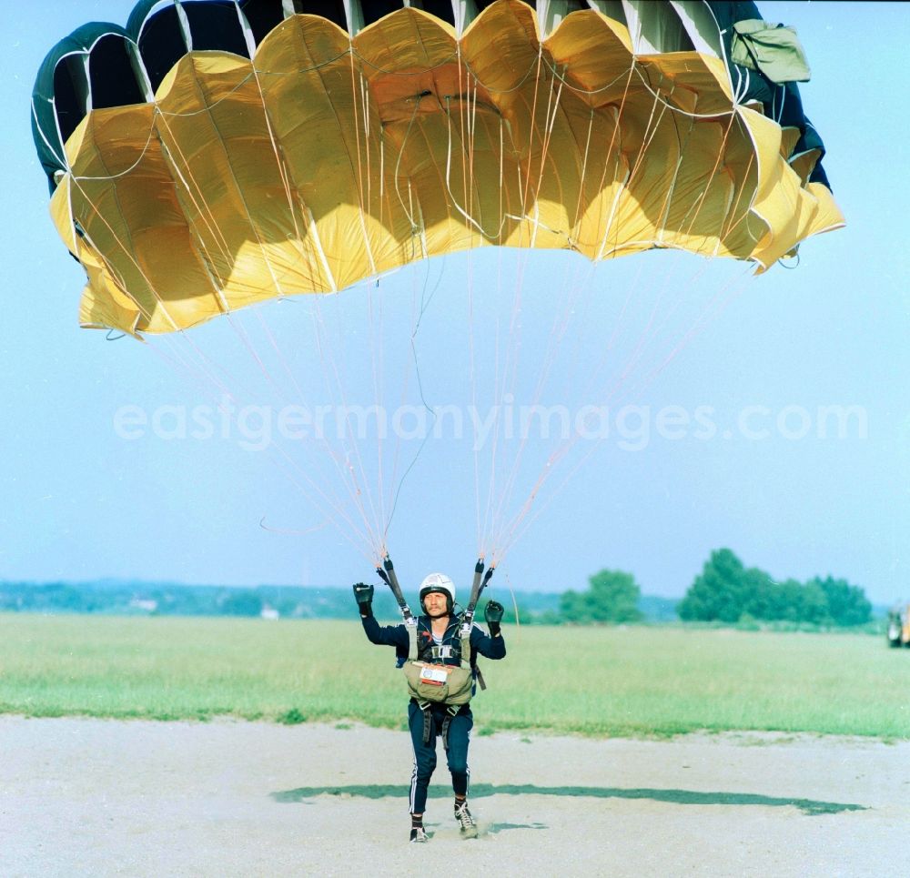 GDR image archive: Leipzig - Parachutist on a surface parachute in the air in Leipzig in Saxony in the area of the former GDR, German Democratic Republic