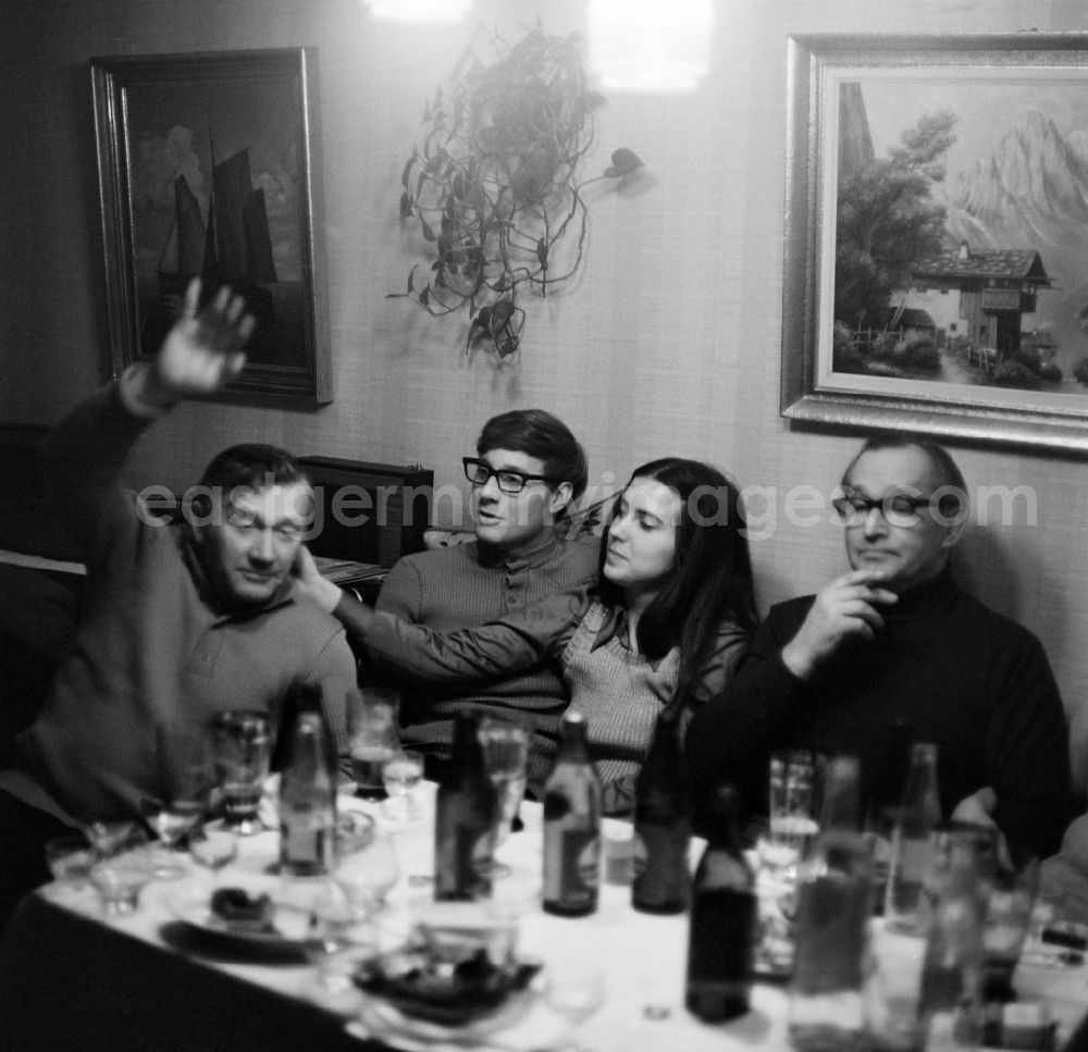 GDR picture archive: Berlin - Members and friends on the occasion of a family celebration stag party on Spandauer Strasse in the Mitte district of Berlin East Berlin on the territory of the former GDR, German Democratic Republic