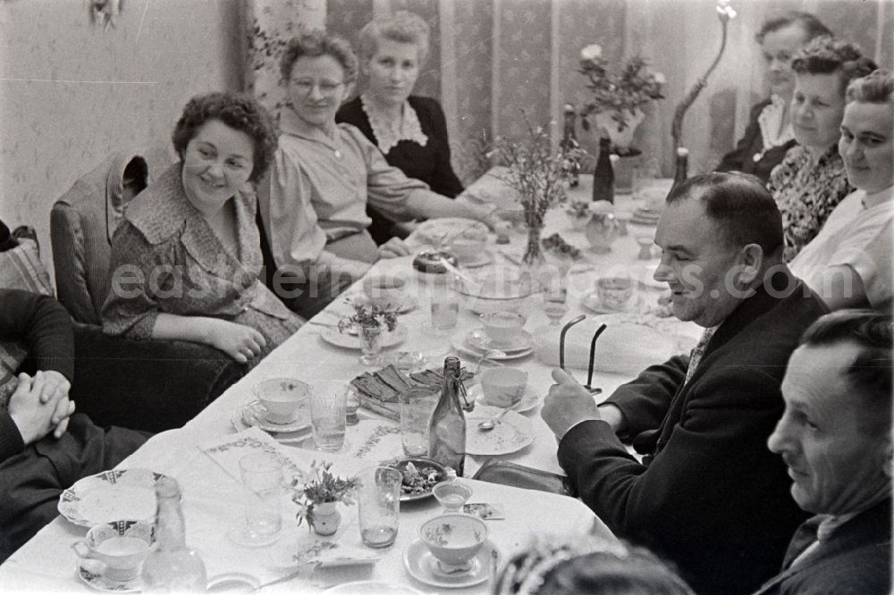 GDR picture archive: Halberstadt - Members and friends on the occasion of a family celebration for the silver wedding in the Bergstrasse in Halberstadt in the state Saxony-Anhalt in the area of the former GDR, German Democratic Republic