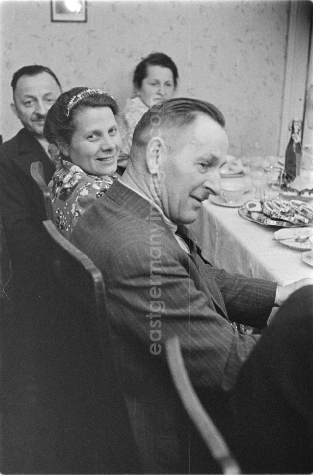 GDR image archive: Halberstadt - Members and friends on the occasion of a family celebration for the silver wedding in the Bergstrasse in Halberstadt in the state Saxony-Anhalt in the area of the former GDR, German Democratic Republic