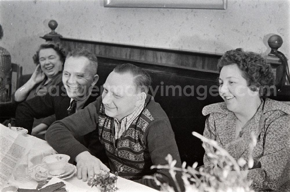 GDR photo archive: Halberstadt - Members and friends on the occasion of a family celebration for the silver wedding in the Bergstrasse in Halberstadt in the state Saxony-Anhalt in the area of the former GDR, German Democratic Republic