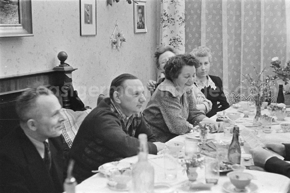 Halberstadt: Members and friends on the occasion of a family celebration for the silver wedding in the Bergstrasse in Halberstadt in the state Saxony-Anhalt in the area of the former GDR, German Democratic Republic