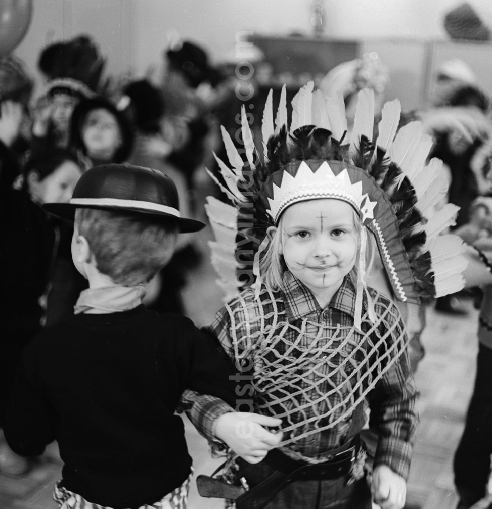 GDR picture archive: Berlin - Carnival in kindergarten in Berlin. A boy dressed as Indians