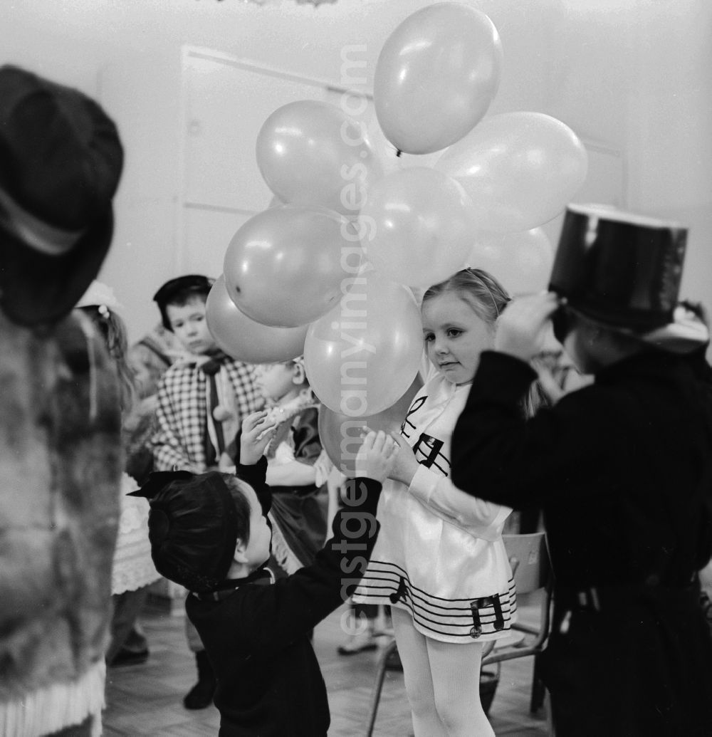 GDR image archive: Berlin - Carnival in kindergarten in Berlin. Girl with balloons and dressed as a note